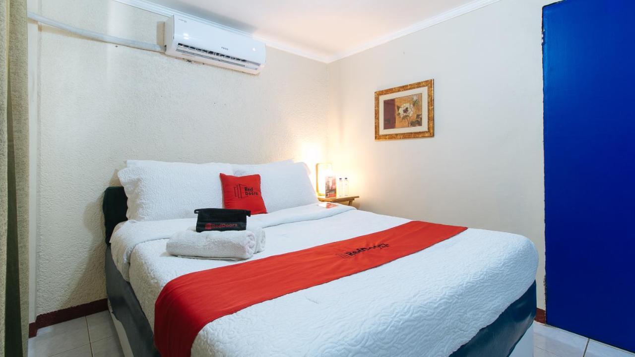 RedDoorz Plus @ Lagoon Beach Resort Zambales Olongapo Exterior foto